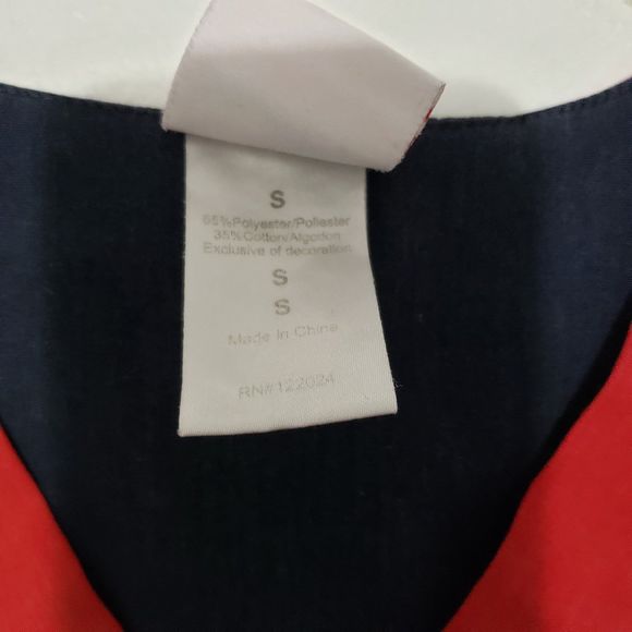 St Louis Cardinals Short Sleeve V-neck Scrubs with Front Pockets; Size Small - Picture 8 of 10